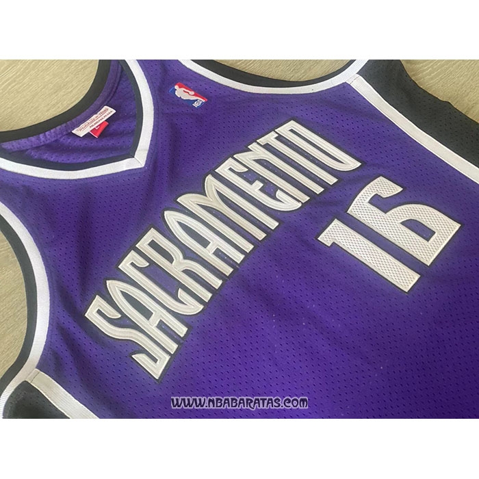 Camiseta Sacramento Kings Peja Stojakovic #16 Mitchell & Ness 2002-03 Violeta